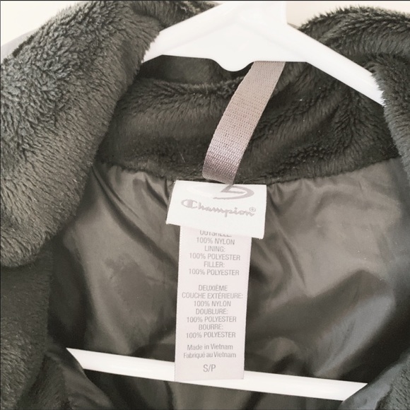 CHAMPION Black Quilted Vest - Picture 2 of 6